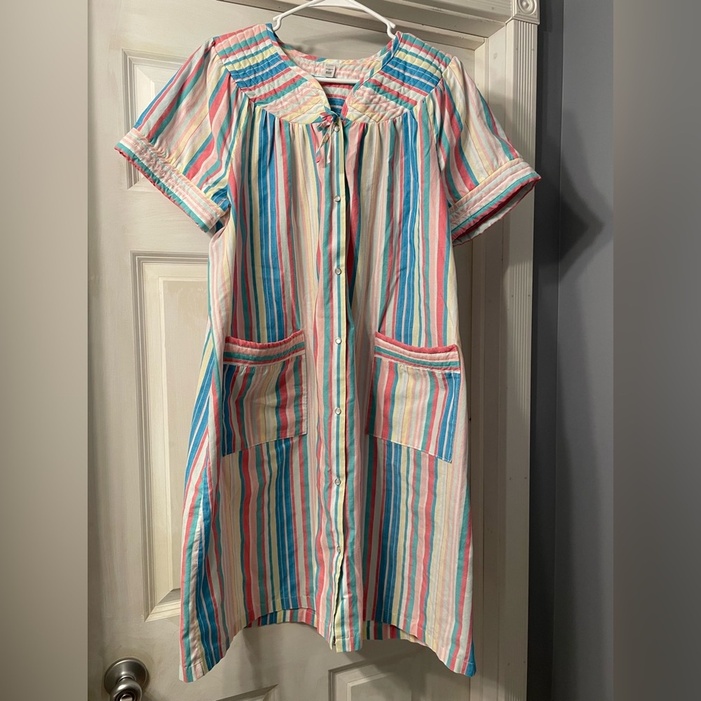 Pink K Vintage 50s 60s 70s Style Pastel Stripe Snap Front House Coat Robe Muumuu